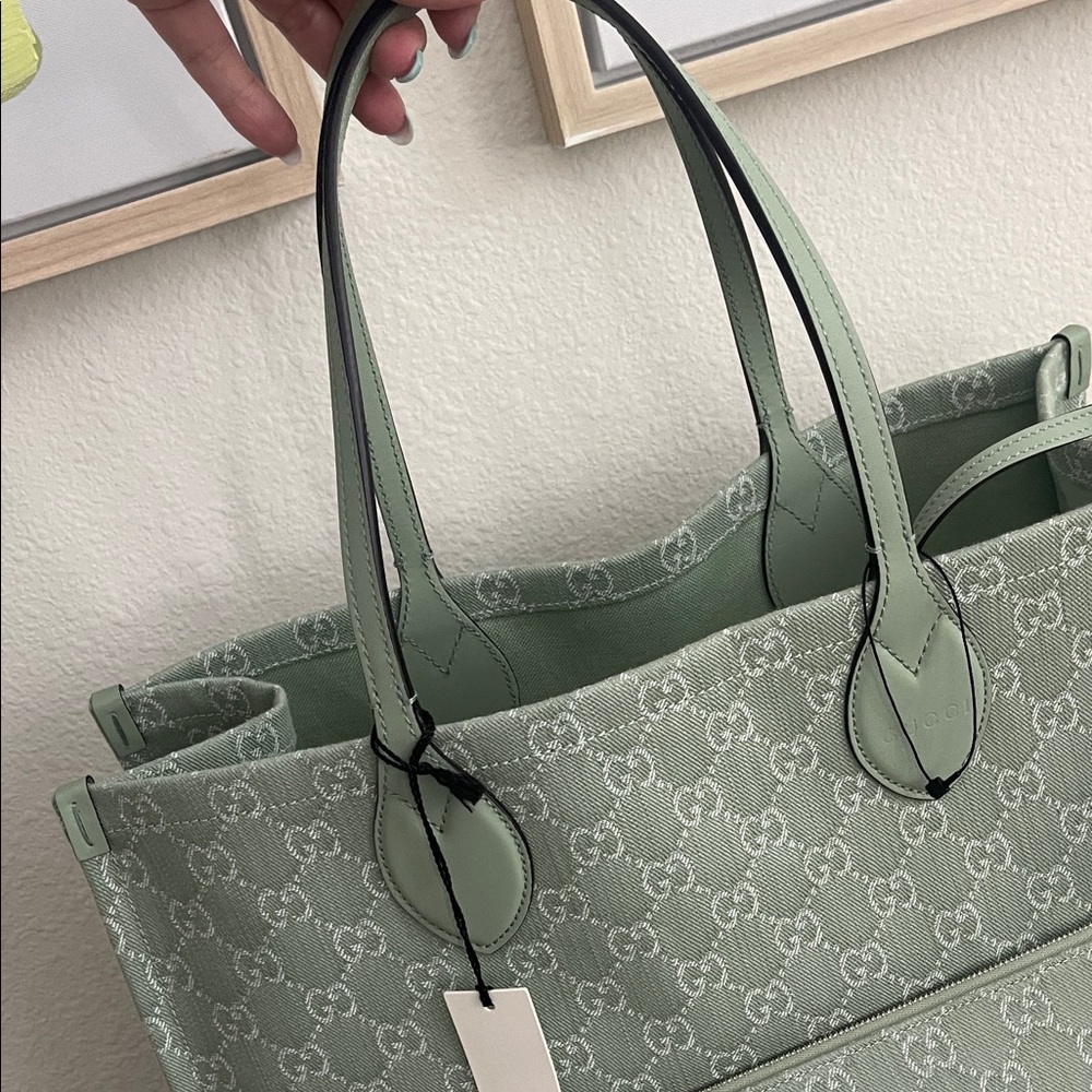 $3850 New GUCCI LG Mint Sage Green Supreme Tote with Detachable Matching Pouch - Picture 6 of 17